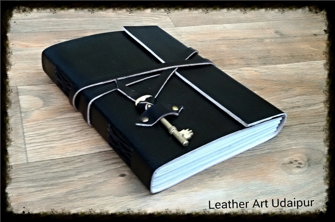 Leather Journal : plain leather journal with key 