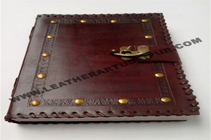 Art Leather Journal : stitching with c.lock art Leather Journal